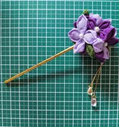 紫色の花髪飾り