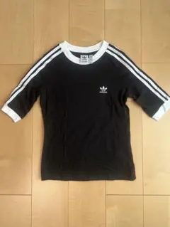 アディダス　レディースTシャツ