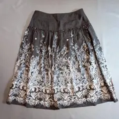 【クレアモント】膝丈フレアスカート (38) 花柄 ブラック ウール混 プリーツ