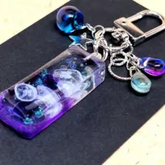 レジンキーホルダー　くらげ　　クラゲモチーフ　海月　クラッシュオパール　パープル