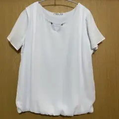 スーツセレクト キーネックビジューチェーン付きカットソー Sサイズ