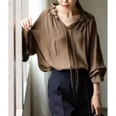 NOBLE 2WAYストリングスラッフルLSブラウス 2way ブラウン
