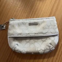 【未使用】アイボリー花柄ポーチ　HANAE MORI