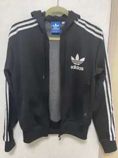【adidas】美品 パーカー/ブラック