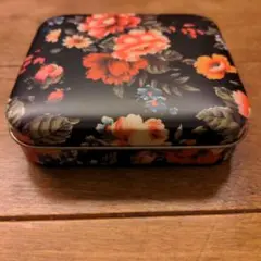【最終値下げ】アンティーク調　花柄の缶