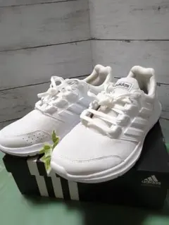 未使用■adidas■アディダス　ランニングシューズ■スニーカー通学■ 白運動靴