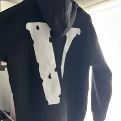 VLONE 黒 フード付きパーカー