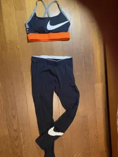 Nike スポーツブラとレギンスセット