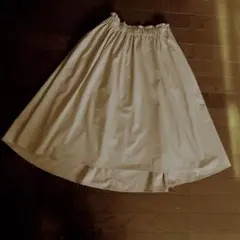 ベージュスカート