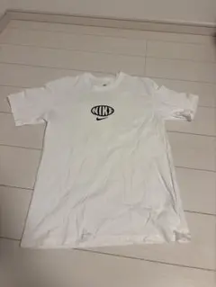 美品NIKE エッセンシャル　ルーズフィットT Sサイズ