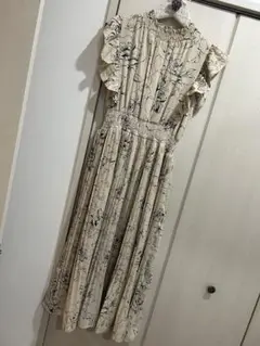 美品　フリル袖　フラワープリント ノースリーブ ロングワンピース　プリーツ