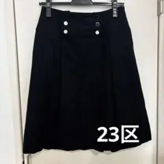 23区　オンワード樫山　黒ボタン付きひざ丈ボックスプリーツスカート　36