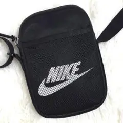 【美品】NIKE ナイキ ミニ ショルダーバッグ サコッシュ 黒 ブラック