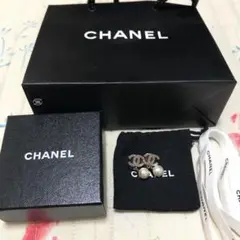 CHANELマトラッセ柄のピアスです。
