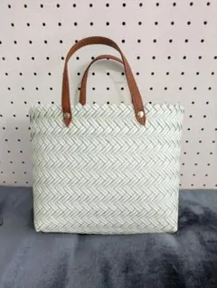 編み込みデザイン トートバッグ