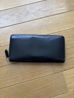 黒いレザー長財布
