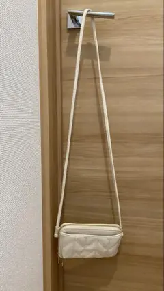 キルティングデザイン　長財布　ショルダー　スマホショルダー　お財布ショルダー