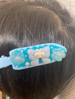 青のヘアクリップ