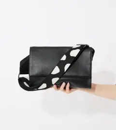 《本革/470g》ワイドテープショルダーバッグ/ボディバッグ