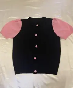 黒とピンクの半袖カーディガン
