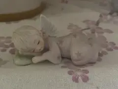 陶器の眠る天使