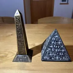 エジプト　ピラミッドとオベリスクの置物