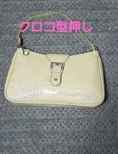 春色先取りクリームイエロークロコ型押しショルダーバックです