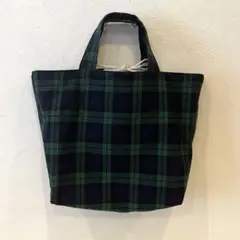 ハンドメイド　緑のタータンチェック柄　トートバッグ　ネイビーの巾着付き