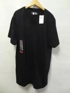 新品フットロッカーFoot Locker Vネックブラック Tシャツ M