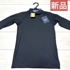 新品タグ付　Reebok ラッシュガード　ブラック　130cm