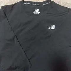 New Balance ブラック 薄手アンダーシャツ