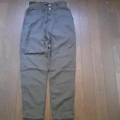 オリーブ色 ワークパンツ テーパード