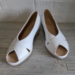 ★未使用級★フィットフィット ウエッジオープントゥパンプス 白 23.5cm