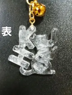 氷猫とイニシャルKHのストラップ