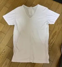 BEE様 A LOVE MOVEMENT VネックTシャツ