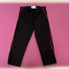 黒と赤のトレーニングタイツ
