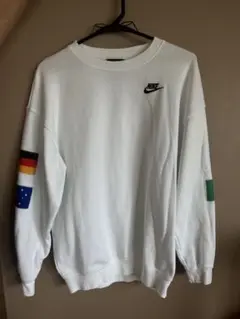 Nike 国旗パッチ付きセーター