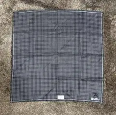 バーバリー チェック柄ハンカチ グレー系