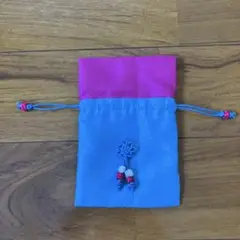 青とピンクのビーズ付き巾着袋ぬふ