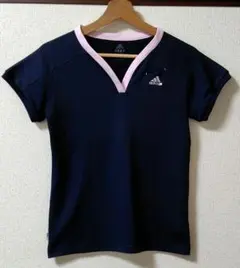 adidas ネイビー＆ピンク Vネック シャツ