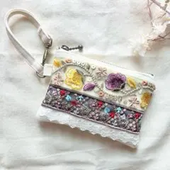 インド刺繍リボン　ストラップ付きポーチ　マルチケース　カード　小物入れ　即購入⭕️