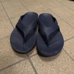 ウーフォス　リカバリーサンダル　ネイビー
