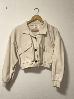 クリーム色 クロップドジャケット