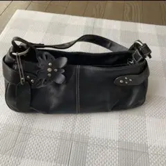 BLUE Kateショルダーバッグ 黒 蝶飾り レザー