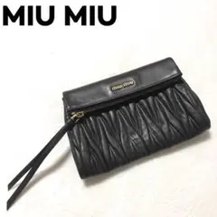 【大人気】MIU MIU マトラッセ クラッチバック 黒 金