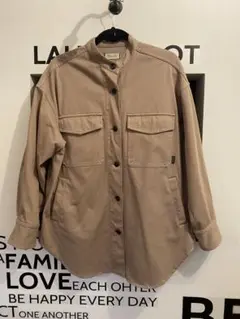 YANUK ベージュ ボタン付きシャツ