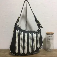 《極美品》FENDI (フェンディ)レザー セミショルダーバッグ ブラック 黒