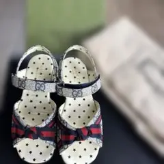 【美品】GUCCI キッズ サンダル 星柄 GGロゴ リボン付
