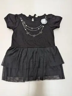 黒いフリル付きトップス 120