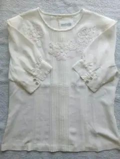 超美品フロムニルfromnil　Lレディースブラウス半袖刺繍フォーマル可